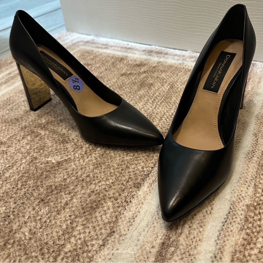 Black Leather Vintage Pumps NWT Size 8.5 *RARE FIND*
